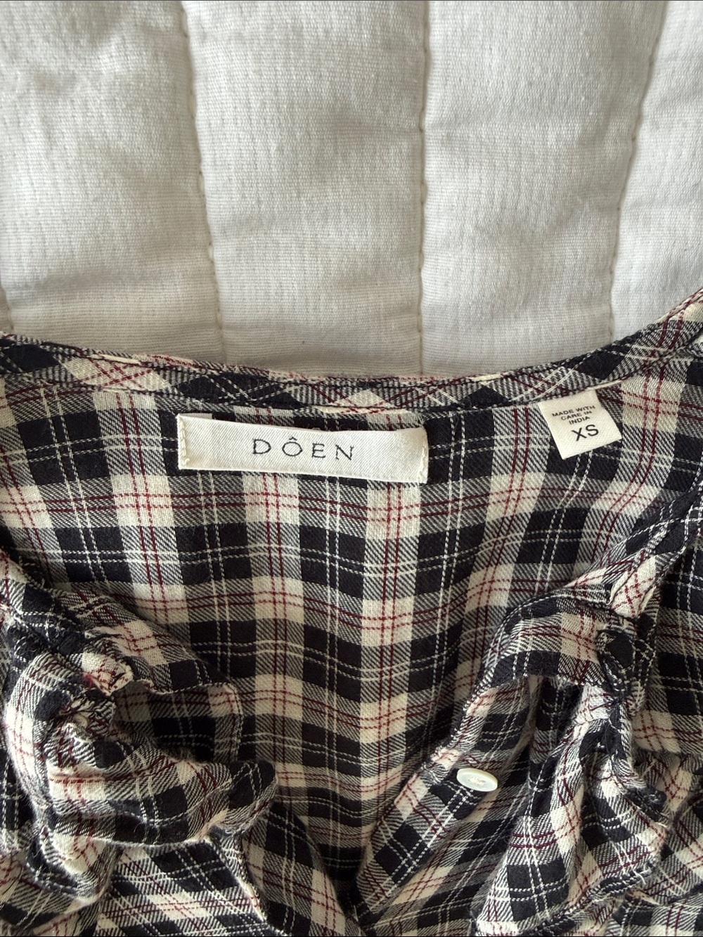 Doen Black & Cream Plaid Ruffle Collar Button-Down Top - Picture 2 of 6